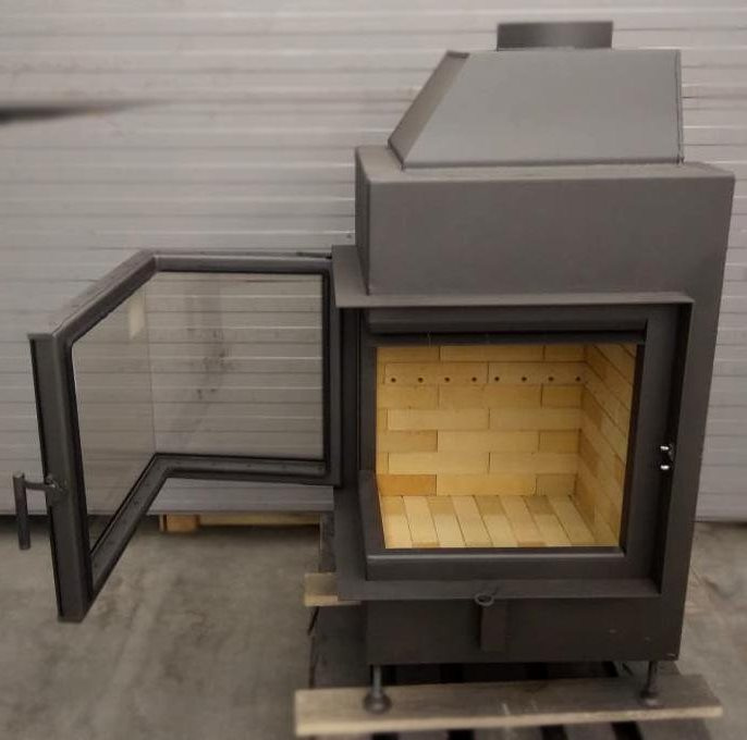 Каминная топка Астов К2С 700 стекло слева, футеровка из жаропрочной стали, колосниковое горение Каминная топка Астов К2С 700 стекло слева, футеровка из жаропрочной стали, колосниковое горение