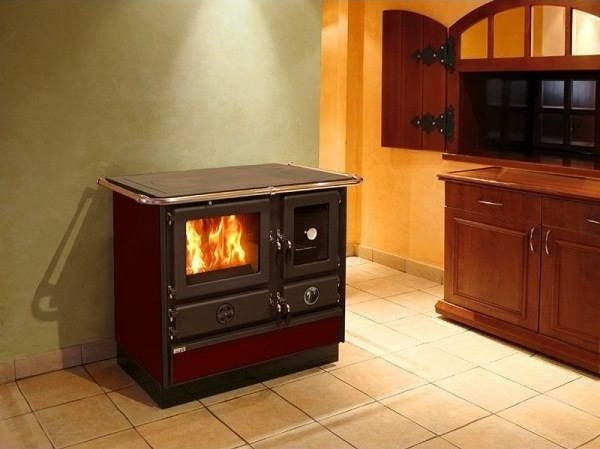 Печь-камин MBS SUPER THERMO MAGNUM R RED с варочной плитой, топка справа, цвет красный Печь-камин MBS SUPER THERMO MAGNUM R RED с варочной плитой, топка справа, цвет красный