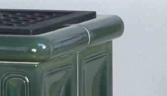 Печь-камин ABX BRITANIA KI, с белым цоколем, с теплообменником, зелёная (6, 9 кВт в воду), вставка КОМБО, с допуском воздуха извне